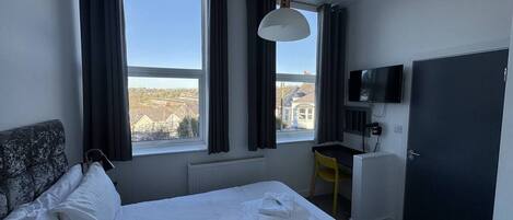 1 bedroom, desk, iron/ironing board, free WiFi