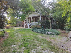 Exterior - Super Comfy2or3 bedroom house,with Kitchen,Dinning,livingroom, office/play area. (Asheville)