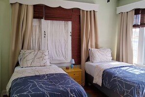 3 Schlafzimmer, Zimmersafe, Schreibtisch, Bügeleisen/Bügelbrett