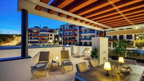 Outdoor dining - Stunning penthouse -Private pool (Fuengirola)