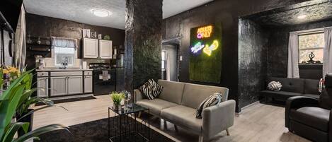 Smart TV, fireplace