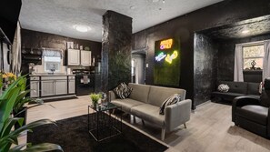Smart TV, fireplace