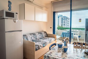 Apartment, 1 Bedroom, Balcony, Ocean View | Living room