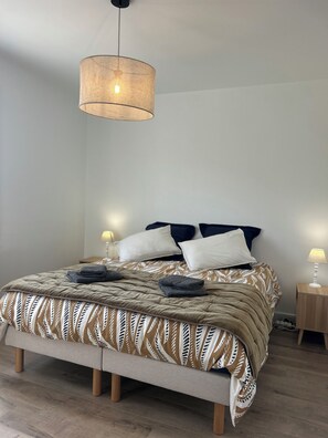 3 sovrum, strykjärn/strykbräda och sängkläder