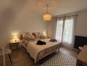 3 chambres, fer et planche à repasser, draps fournis