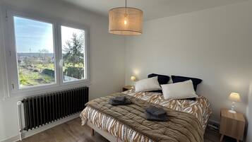 3 chambres, fer et planche Ă repasser, draps fournis