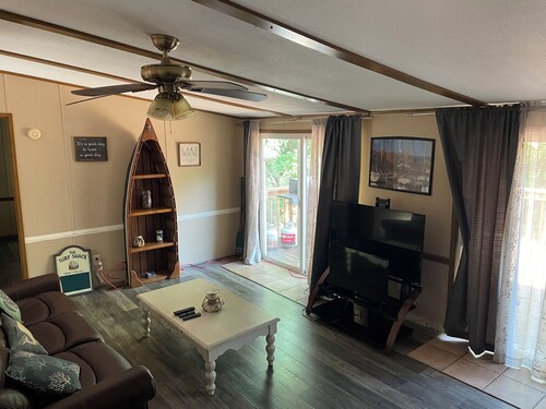 Cozy 3-bedroom cabin in charming Put-in-Bay with AC, WiFi
No linens provided 
72