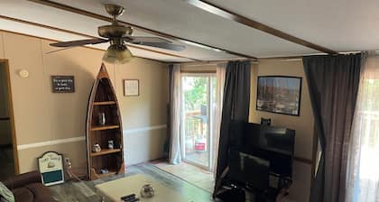 Cozy 3-bedroom cabin in charming Put-in-Bay with AC, WiFi
No linens provided
72