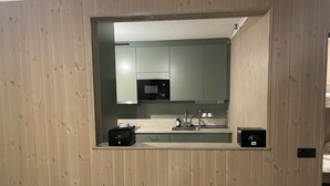 Coffee/tea maker, fridge, microwave, oven - Nyhemsvägen (Jämtlands län)