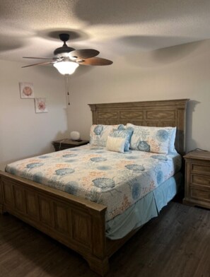 3 bedrooms, iron/ironing board, WiFi, bed sheets