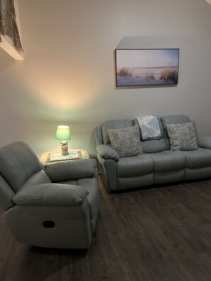 Smart TV - Charming 3-bedroom, 2 bath condo, fully furnished in marvelous St. Simons Island (St. Simons Island)