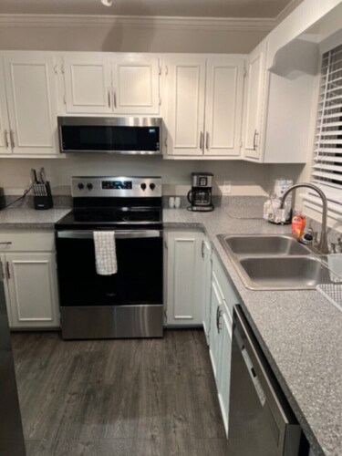 Charming 3-bedroom, 2 bath condo, fully furnished in marvelous St. Simons Island