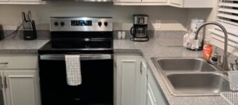 Charming 3-bedroom, 2 bath condo, fully furnished in marvelous St. Simons Island