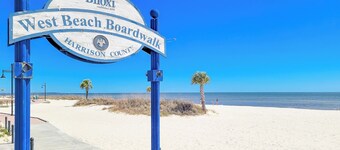 Stylish, BRAND NEW 3 Bed Cottage, Beach Front, DOG FRIENDLY!