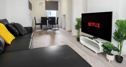 Dartford - 3 Bed House- Sleeps7 - Garden