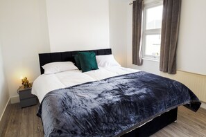 House | 3 bedrooms, iron/ironing board, free WiFi, bed sheets - Dartford - 3 Bed House- Sleeps7 - Garden (Dartford)