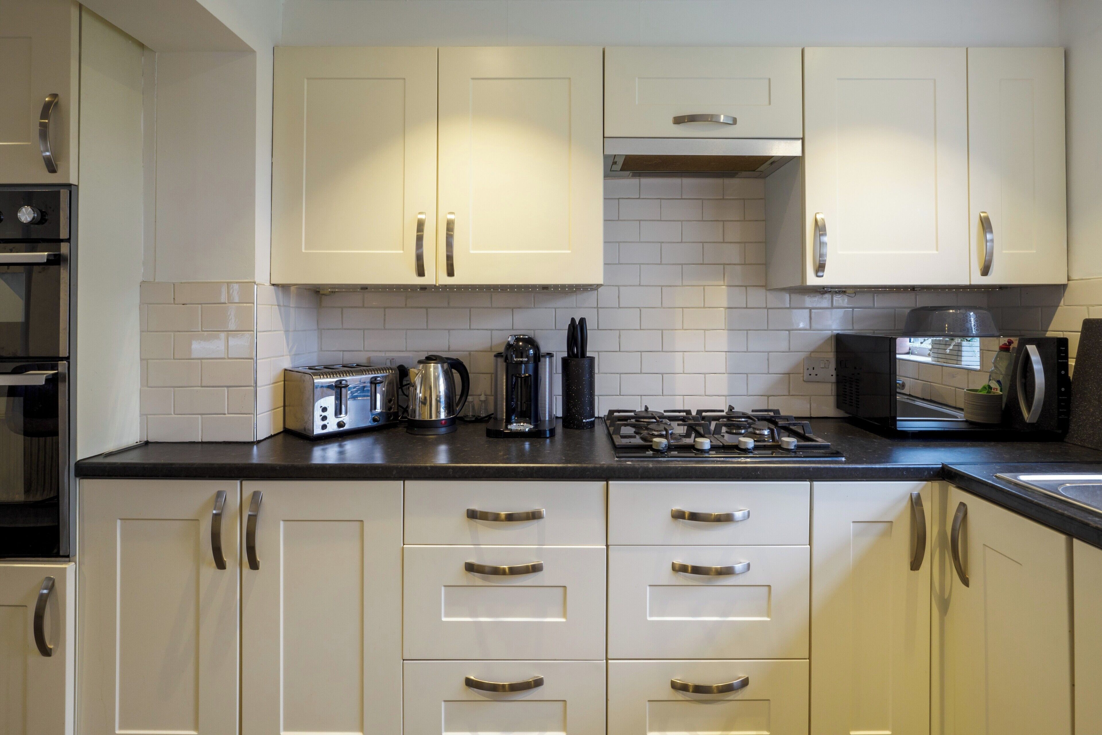 House | Private kitchen | Fridge, microwave, oven, stovetop