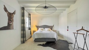 4 bedrooms, desk, iron/ironing board, travel crib