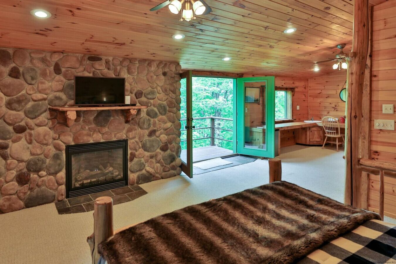 3 bedrooms, desk, iron/ironing board, WiFi