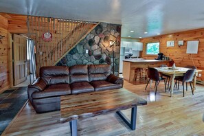 Télévision, cheminée, jeux vidéo, chaîne hi-fi