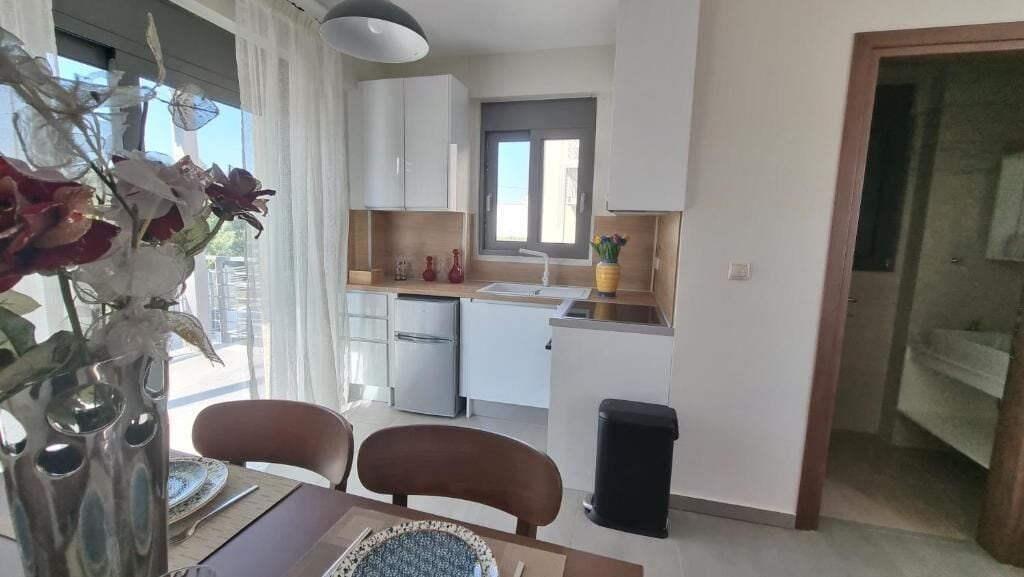 Apartemen, 2 kamar tidur, pemandangan kolam renang | Dapur pribadi | Peralatan masak/sendok-piring