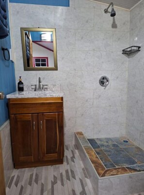 Towels, soap, shampoo, toilet paper - THE COZY WOODEN NEST IN LABORIE (LABORIE)