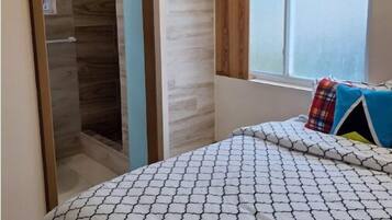 1 chambre, fer et planche à repasser, Wi-Fi gratuit, draps fournis