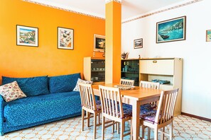 Apartment, 2 Bedrooms, Terrace | Dining room