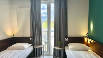 Classic trippelrum - uteplats - utsikt mot innergÄrden | Utsikt frÄn rummet