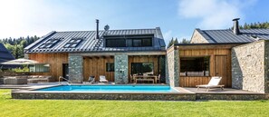 别墅 | 泳池 | 室内游泳池，室外游泳池