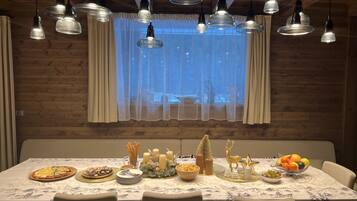 Villa | Dining