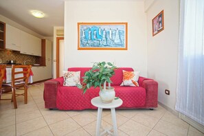 Living area - CASA LUCA Apartment in the center of Marzamemi sea view with private parking (Marzamemi)
