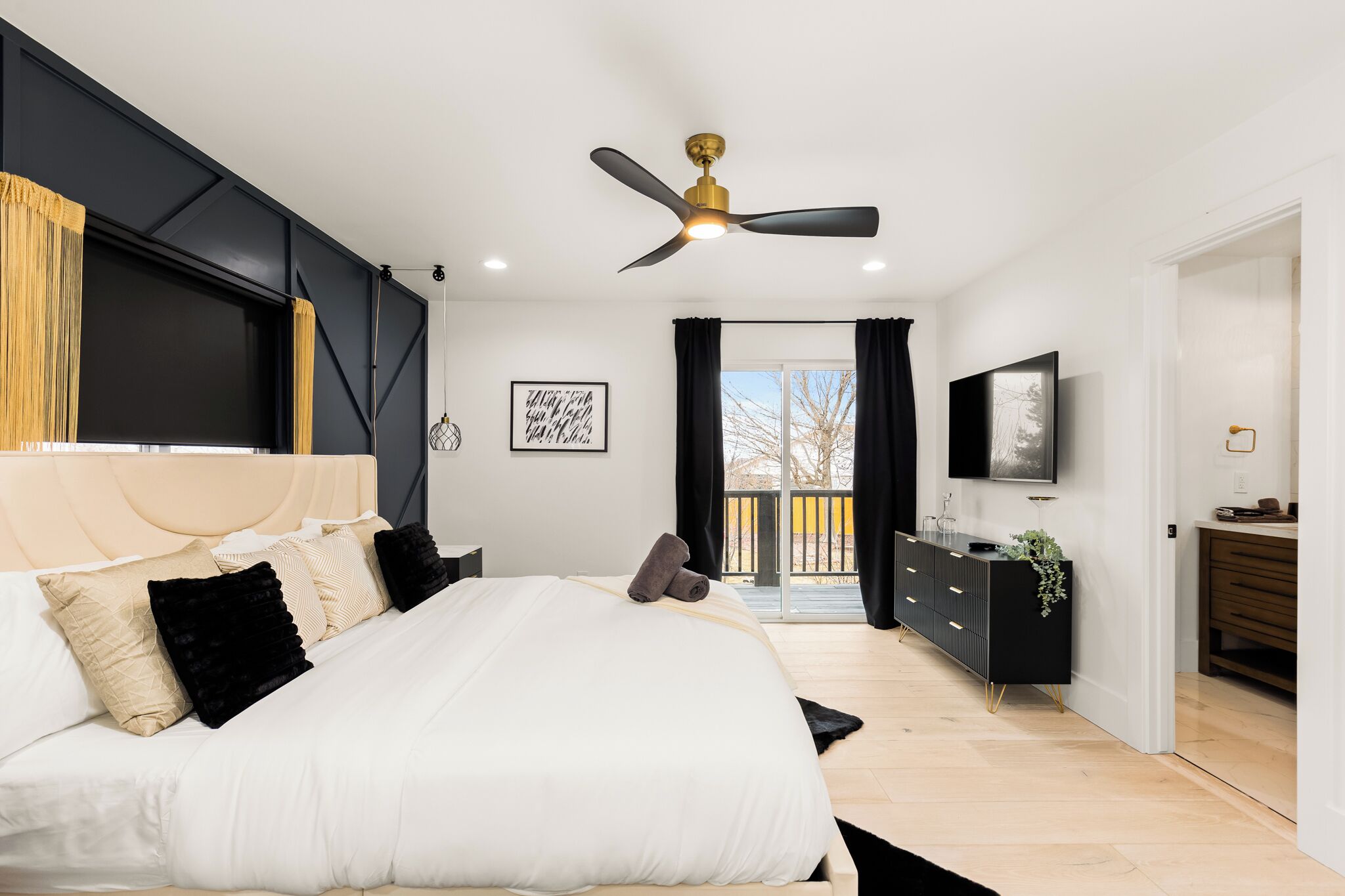 4 bedrooms, iron/ironing board, travel crib, free WiFi