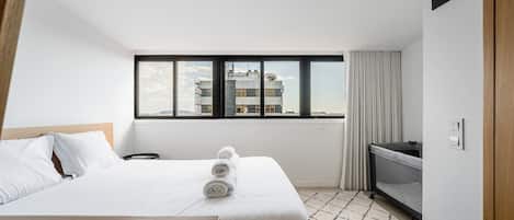 Fer et planche à repasser, accès Internet, draps fournis