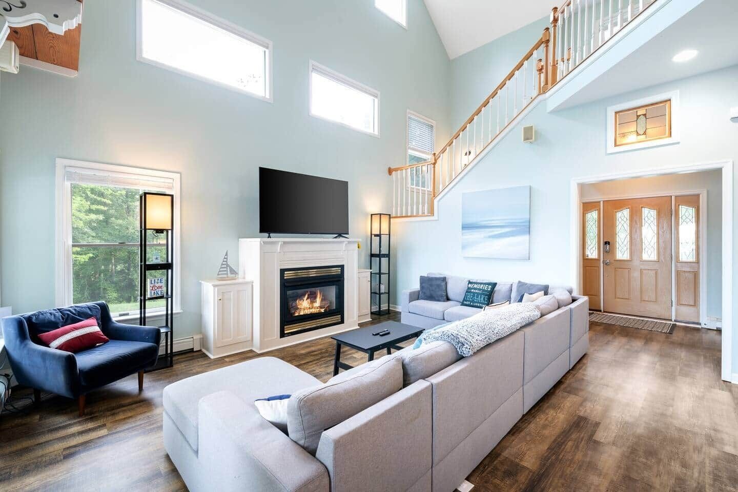 智能电视、壁炉、电子游戏、桌上足球