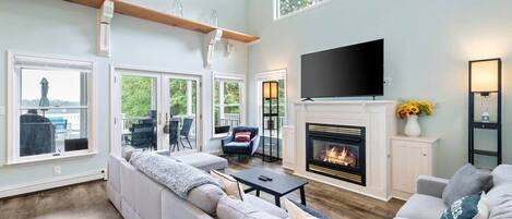 智能電視、壁爐、電子遊戲、足球機