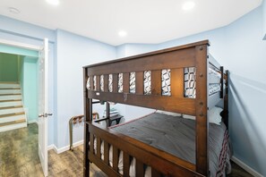 5 bedrooms, desk, iron/ironing board, travel cot
