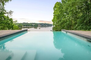 Piscine extérieure, piscine chauffée