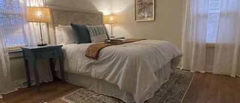 3 habitaciones, tabla de planchar con plancha, wifi y ropa de cama