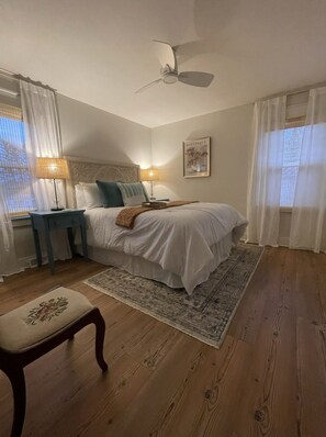 3 bedrooms, iron/ironing board, WiFi, bed sheets