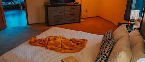 5 室のベッドルーム、デスク、WiFi、ベッドシーツ