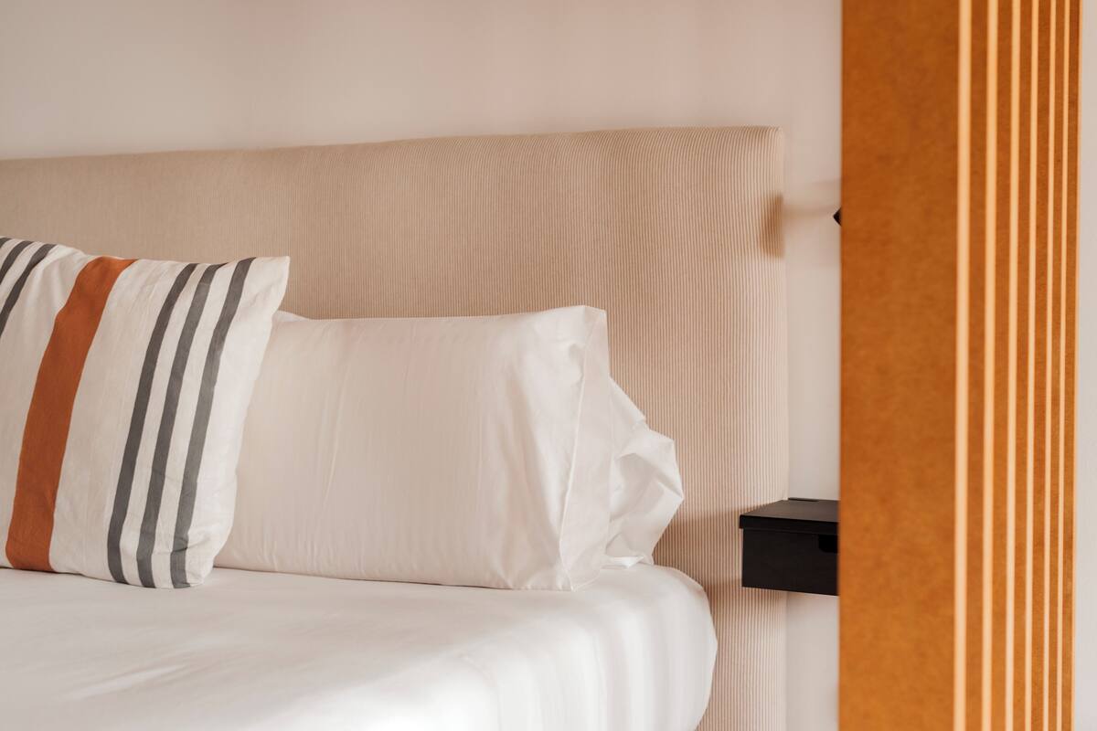 Comfort Studio, Balcony, City View | Iron/ironing board, cots/infant beds, free WiFi, bed sheets