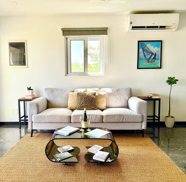 Smart TV, books - ✨ Kas Pitava - Cozy 2BR Apartment with Pool & Terrace Near Town (Kralendijk)