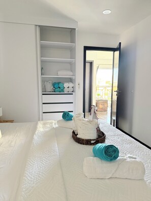 2 bedrooms, desk, iron/ironing board, travel crib