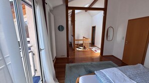 3 slaapkamers, een strijkplank/strijkijzer, wifi, beddengoed