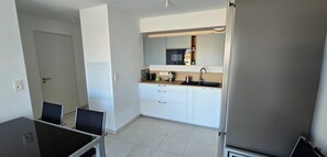 Fridge, microwave, oven, coffee/tea maker - Nice apartment for 2 with balcony (Cogolin)