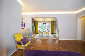 高級公寓, 廚房, 花園景觀 | 房內用餐區