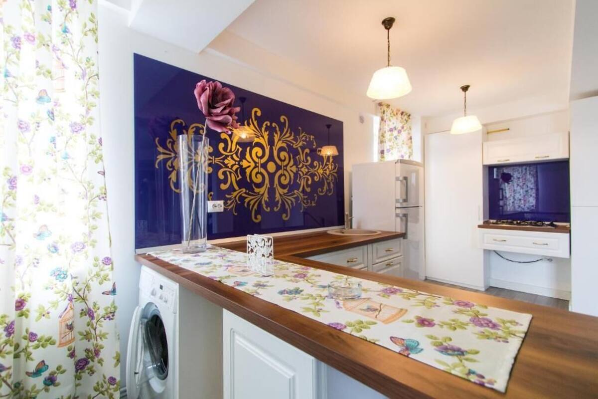 Luxury Suite, Balcony, Garden View | Blackout drapes, soundproofing, iron/ironing board, WiFi (free)