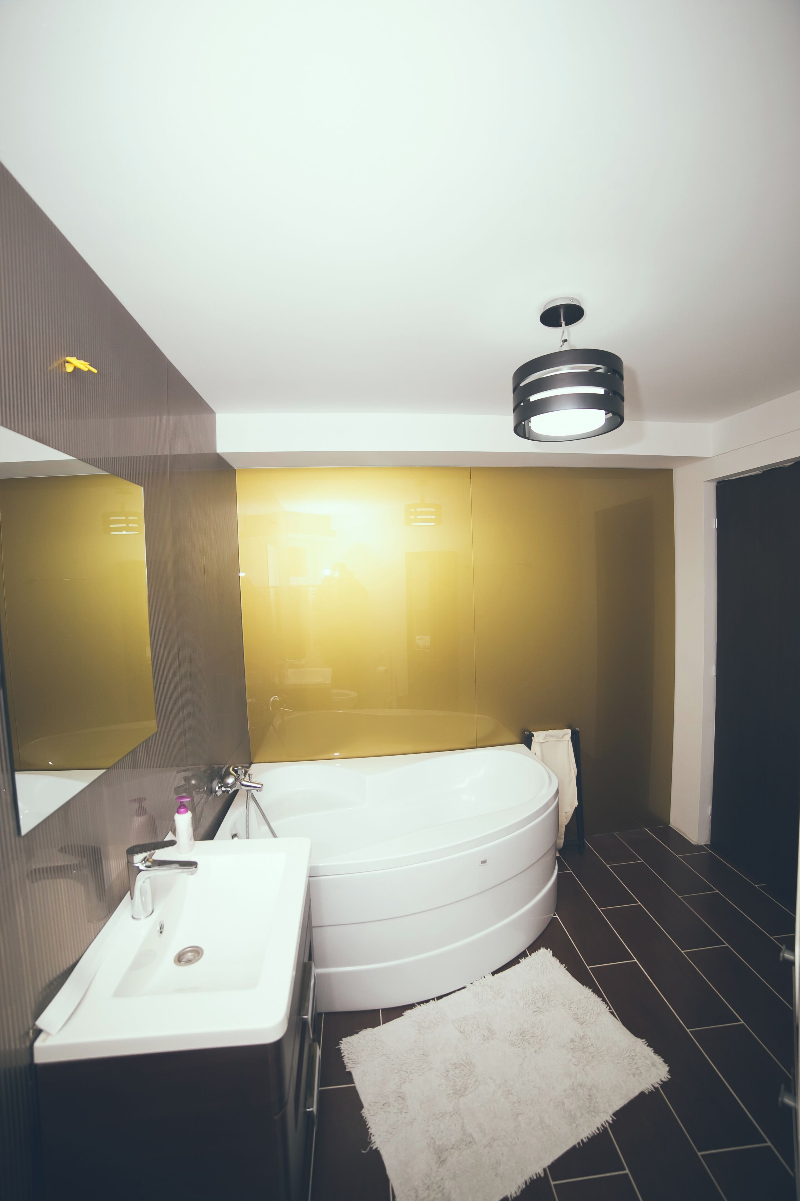 Deluxe Apartment | Bathroom | Free toiletries, slippers, towels, soap