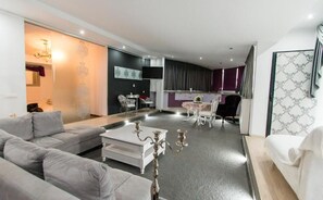 Deluxe Penthouse, Balcony, River View